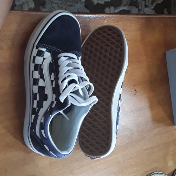 Vans - Picture 2 of 4